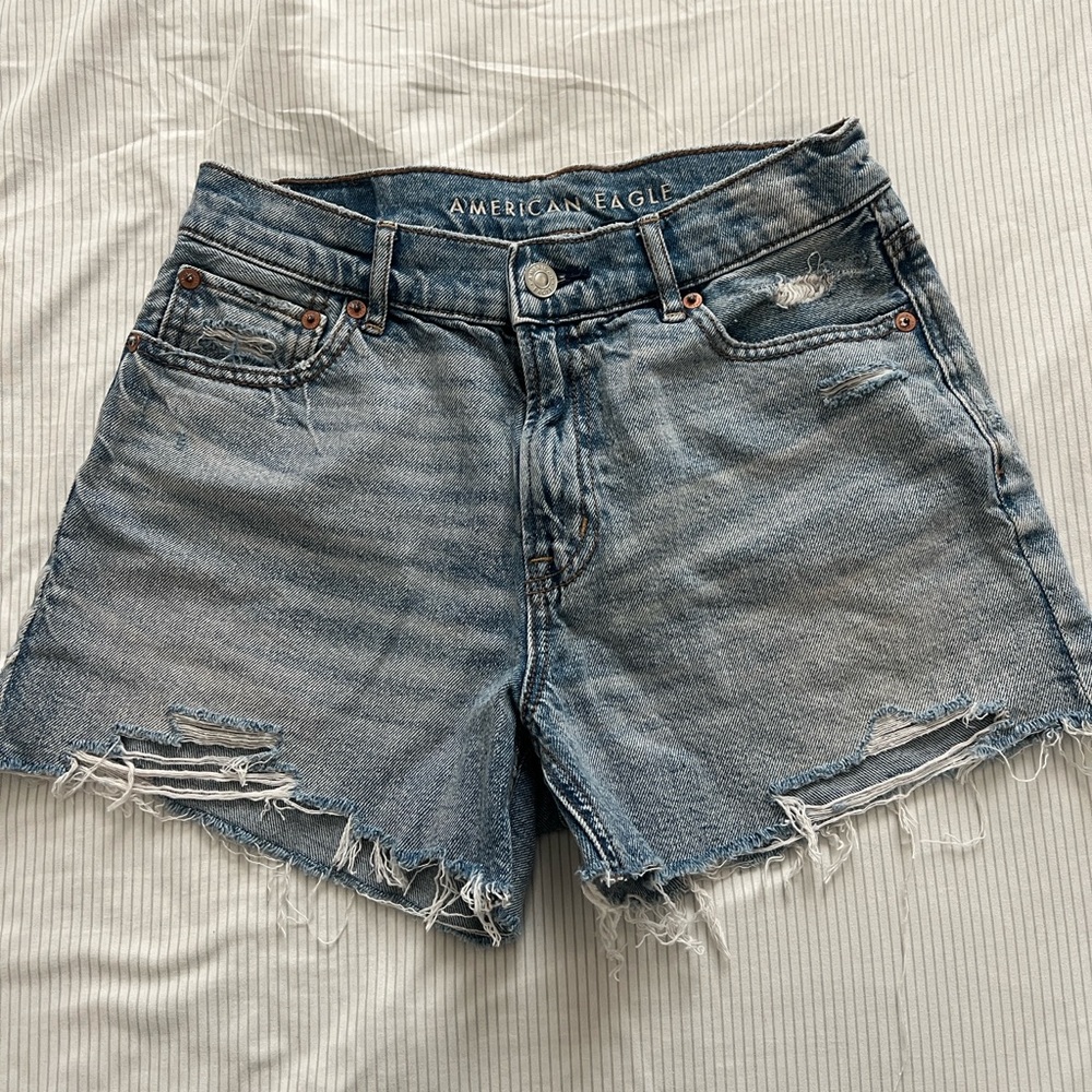 American eagle highest rise 90’s boyfriend short